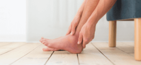 4 rimedi per le caviglie gonfie